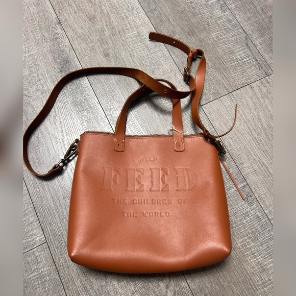 FEED Eleanor Crossbody Bag
Medium-sized crossbody leather bag with zipper $158 - Picture 1 of 8